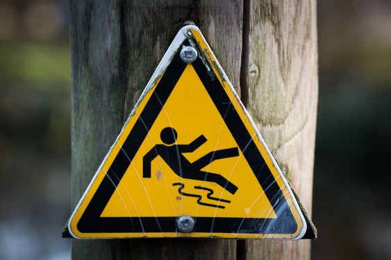 sign-slippery-wet-caution.jpg
